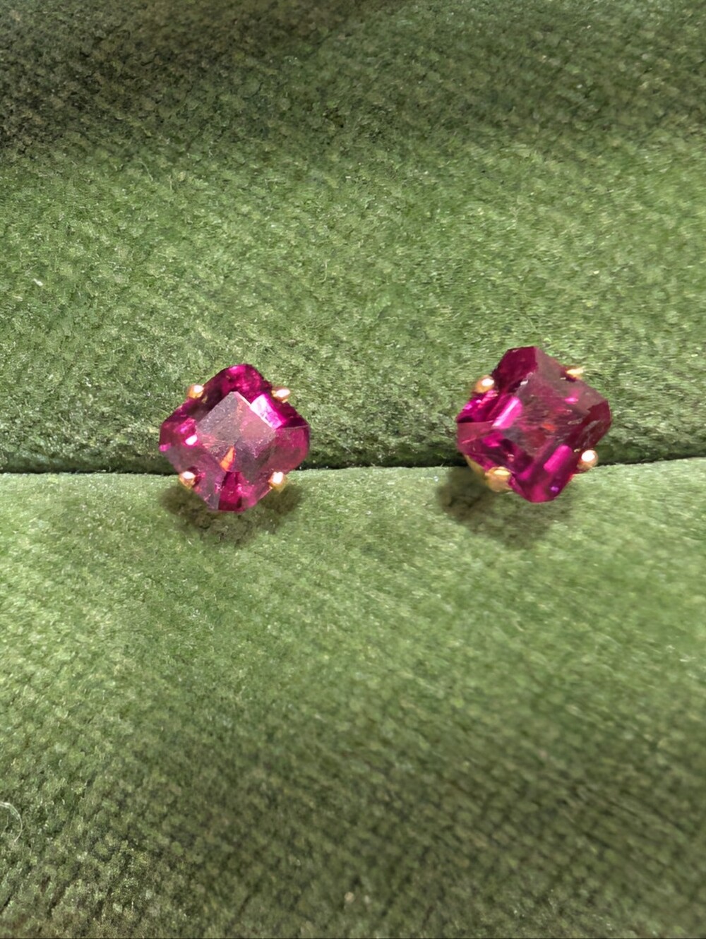 Vintage 14k Gold Rhodolite Garnet Earrings - Studs